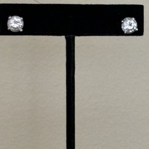 6 mm Cubic Zirconia Diamond earrings set in Sterling Silver - Picture 2 of 15
